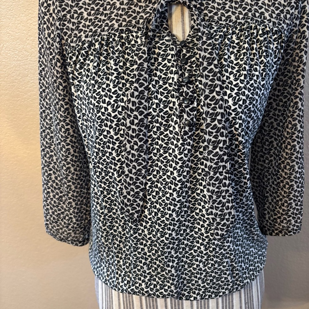🇺🇸 LOFT Blouse XXSP Peasant Top White Black Leaf Print Keyhole Ties Buttons - Picture 3 of 13